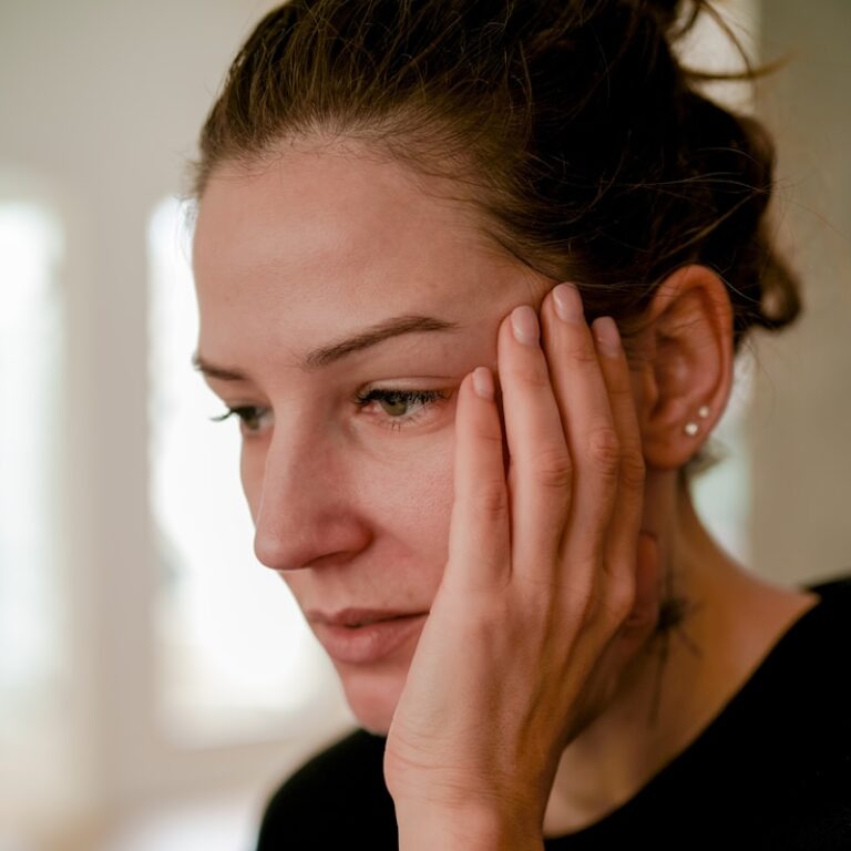 a person with the hand on the face